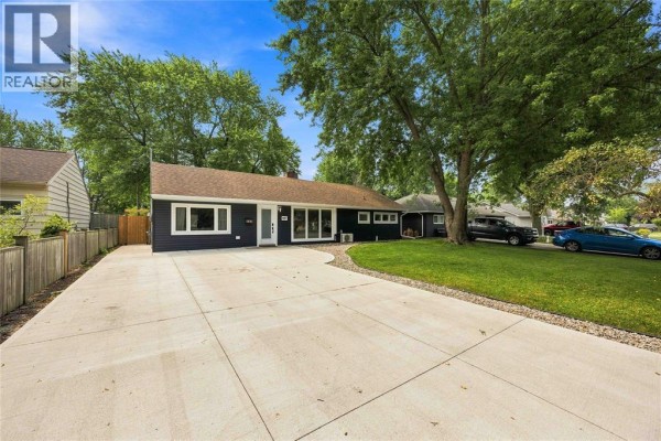Laundry room - 887 Mccaw Street, Sarnia, ON N7V2X4 Photo 3