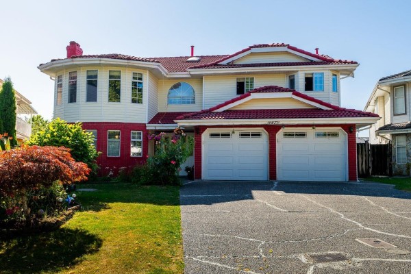 8879 141b Street, Surrey, BC V3V7W5 Photo 2