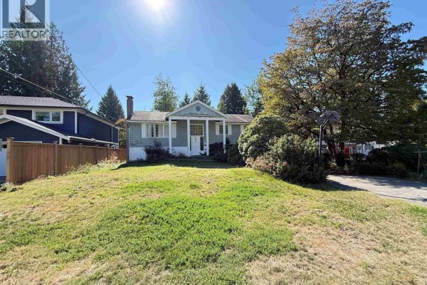 889 Ross Road, North Vancouver, BC V7K1C4 Photo 2