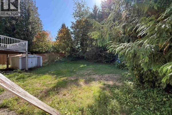 889 Ross Road, North Vancouver, BC V7K1C4 Photo 3
