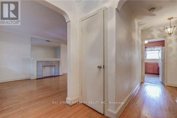 Primary Bedroom - 889 Royal York Road, Toronto, ON M8Y2V5 Photo 4