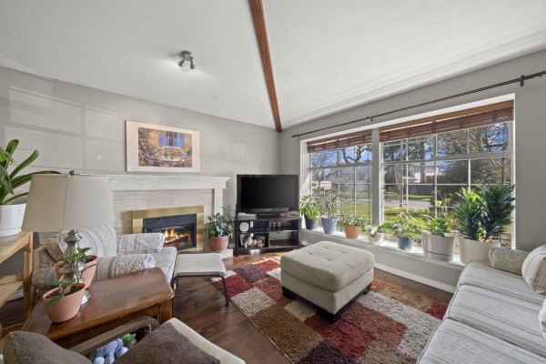 8891 157 Street, Surrey, BC V4N2Y8 Photo 3