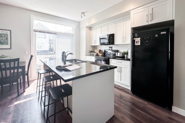 Kitchen - #89 600 Bellerose Dr, St  Albert, AB T8N7T5 Photo 3