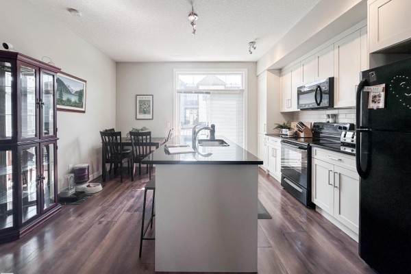 Den - #89 600 Bellerose Dr, St  Albert, AB T8N7T5 Photo 4