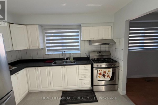 Kitchen - 89 Dunsfold Drive, Toronto, ON M1B1T5 Photo 4