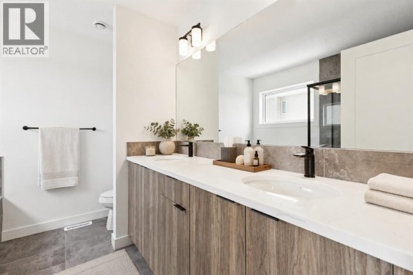 2pc Bathroom - 89 Heritage Park, Cochrane, AB T4C3N1 Photo 4