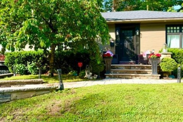 89 Holyrood Avenue, Oakville, ON, photo 2