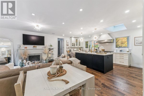 Kitchen - 89 Holyrood Avenue, Oakville, ON L6K2V4 Photo 4