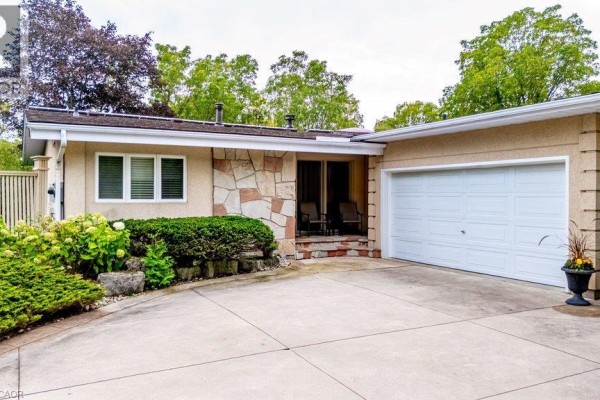 89 Little John Road, Dundas
