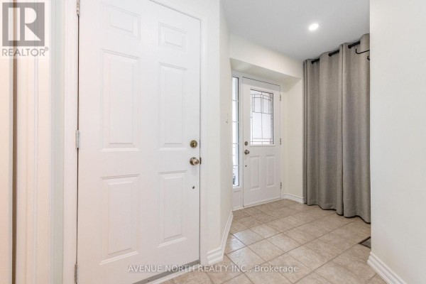 Interior foyer showing two white doors and a frosted glass entryway. - 89 Silverlace Private, Ottawa