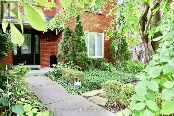 89 Yonge Boulevard, Toronto, ON, photo 3