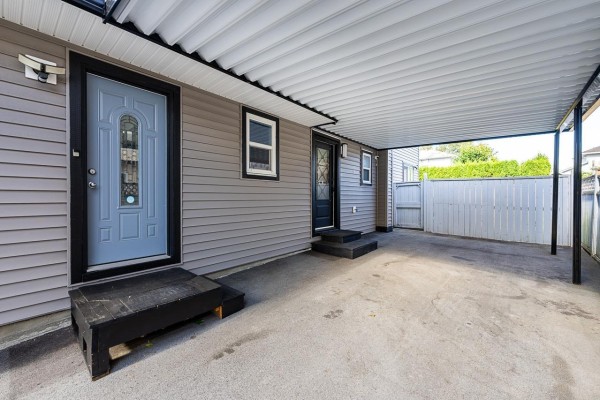 8902 142a Street, Surrey, BC V3V7T1 Photo 3
