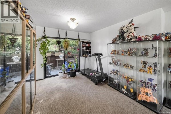 891 Admirals Rd, Esquimalt, BC, photo 2