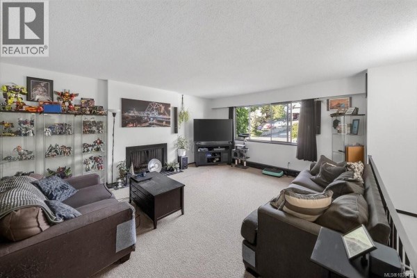 891 Admirals Rd, Esquimalt, BC, photo 3