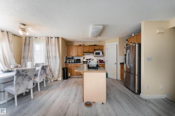 Primary Bedroom - 8910 7 Av Sw, Edmonton, AB T6X1B9 Photo 4