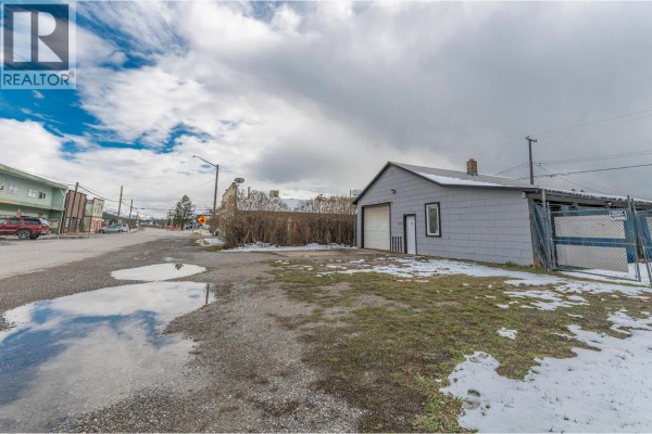 8917 Grainger Road, Canal Flats, BC V0B1B0 Photo 5