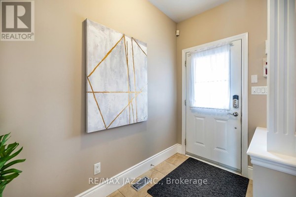 Bedroom 2 - 892 Barbados Street, Oshawa, ON L1J0A5 Photo 4