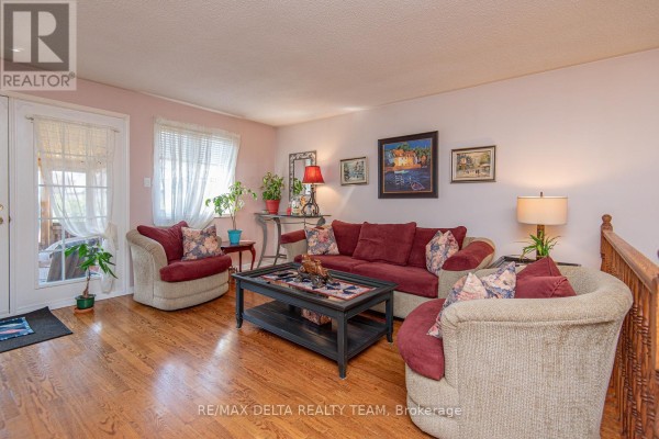 Family room - 892 Scott Dupuis Way, Ottawa, ON K1C3A7 Photo 5