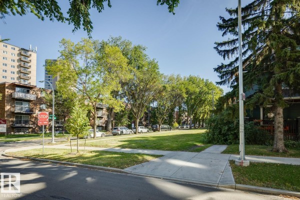 8925 100 St Nw, Edmonton, AB T6E3Y6 Photo 4