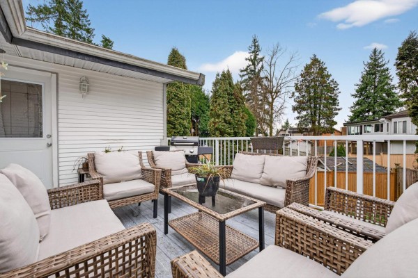 8927 146a Street, Surrey, BC V3R6Z9 Photo 2