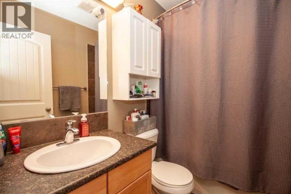 4pc Bathroom - 8934 69 Avenue, Grande Prairie, AB T8X0C1 Photo 4