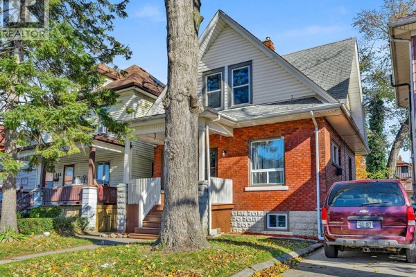 4pc Bathroom - 894 Dougall, Windsor, ON N9A4R1 Photo 2