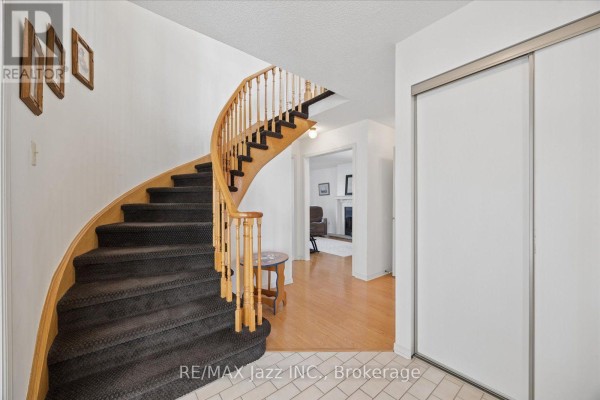 Family room - 894 Grandview Street N, Oshawa, ON L1K2E3 Photo 4