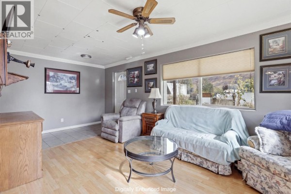 Primary Bedroom - 894 Mayne Road, Kamloops, BC V2B6H3 Photo 5