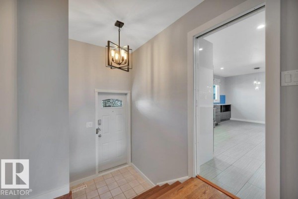 Bedroom 2 - 895 Lee Ridge Rd Nw, Edmonton, AB T6K0R1 Photo 5