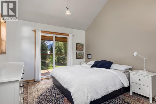 8950 Pemberton Meadows Road, Pemberton, BC V0N2L2 Photo 2