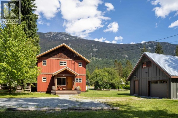 8950 Pemberton Meadows Road, Pemberton, BC V0N2L2 Photo 5