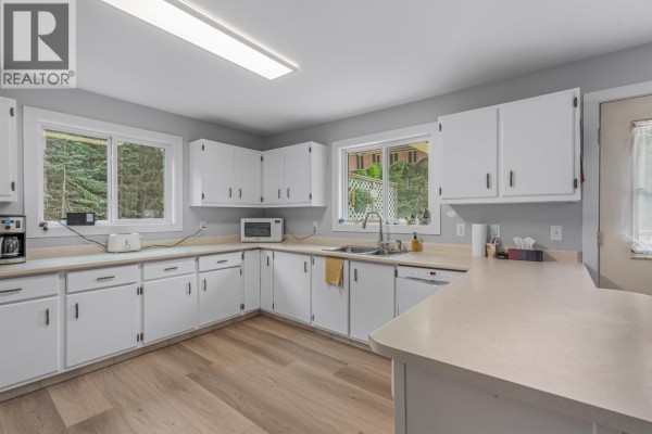 Dining nook - 8955 Christina Road, Prince George, BC V2K5J4 Photo 4