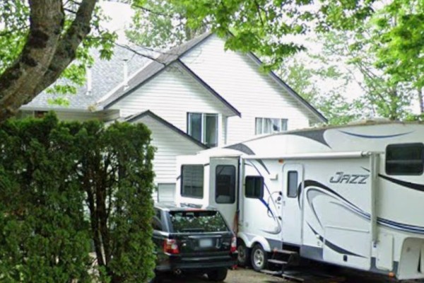 8956 151 Street, Surrey, BC V3R8Y9 Photo 2