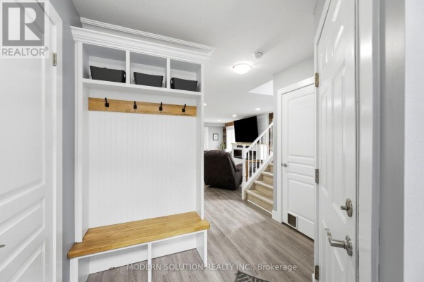Bedroom 2 - 897 Bradshaw Crescent, London North, ON N5X0B6 Photo 5