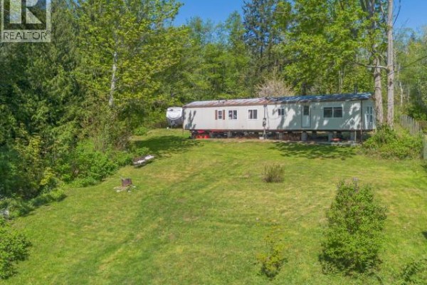 Primary Bedroom - 8981 Highway 101, Powell River, BC V8A0H5 Photo 3