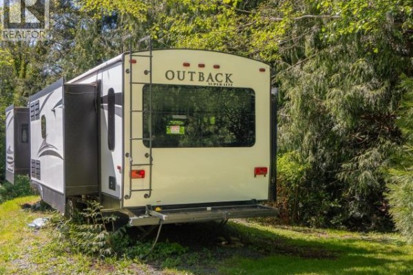 Den - 8981 Highway 101, Powell River, BC V8A0H5 Photo 5