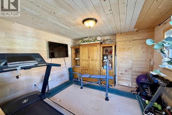 Living room - 8989 S Mahood Lake Road, Canim Lake, BC V0K1J0 Photo 4