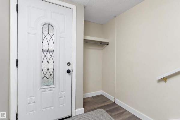 Kitchen - 899 Abbotsfield Rd Nw, Edmonton, AB T5W4R4 Photo 3