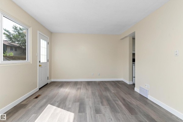 Primary Bedroom - 899 Abbotsfield Rd Nw, Edmonton, AB T5W4R4 Photo 4