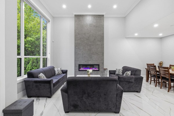 8995 Queen Mary Boulevard, Surrey, BC V3V6R2 Photo 2
