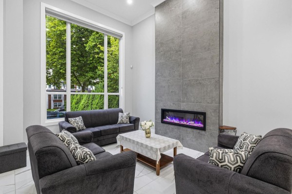 8995 Queen Mary Boulevard, Surrey, BC V3V6R2 Photo 3