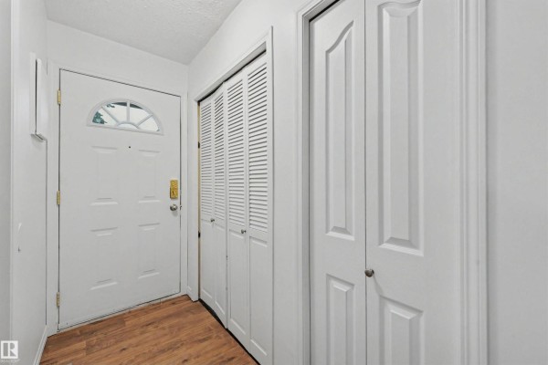 Kitchen - 8c Meadowlark Vg Nw, Edmonton, AB T5R5X3 Photo 3