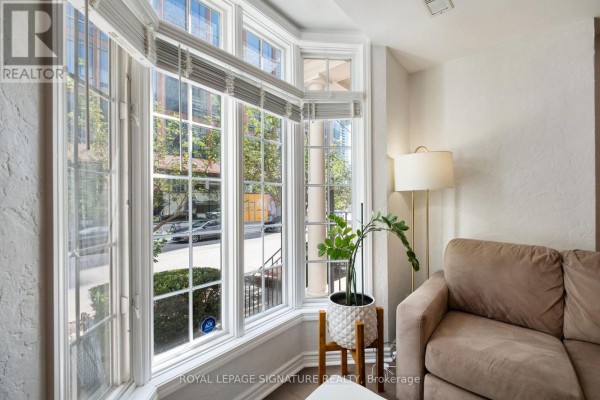 8c Portland Street, Toronto, ON M5V3N6 Photo 5