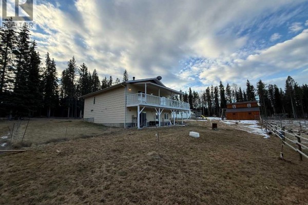 Living room - 9, 23518 Highway 16, Rural Yellowhead County, AB T7V1X6 Photo 4