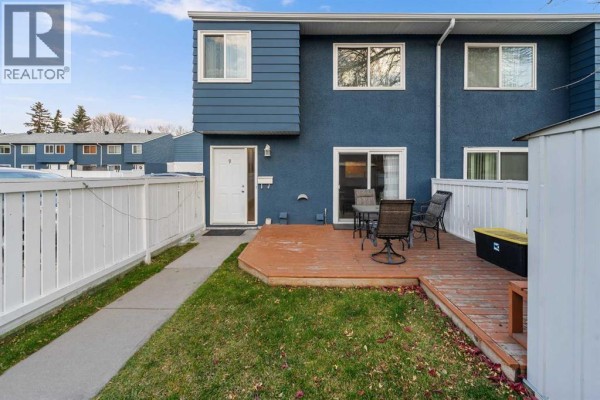 Foyer - 9, 251 90 Avenue Se, Calgary, AB T5J1R3 Photo 2