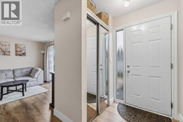 4pc Bathroom - 9, 251 90 Avenue Se, Calgary, AB T5J1R3 Photo 5