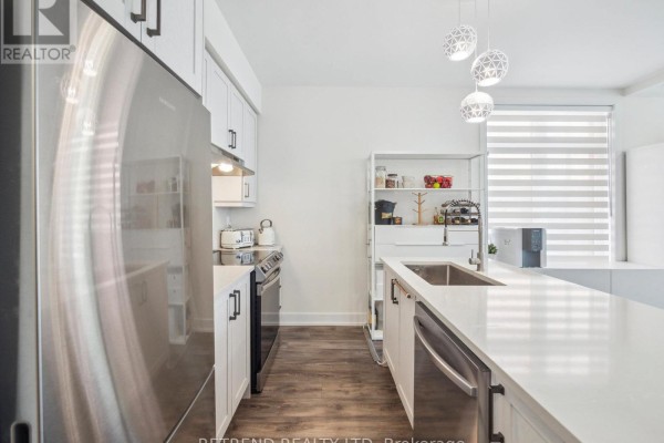 9 - 1 Bond Crescent, Richmond Hill, ON L4E1J4 Photo 5