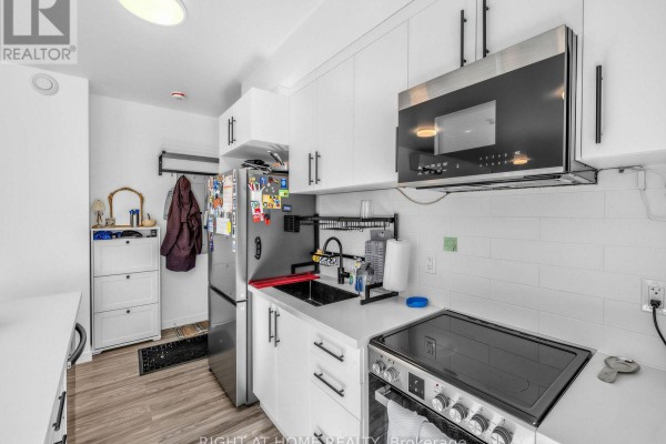 Primary Bedroom - 9 - 148 Glenlake Avenue, Toronto, ON M6P1E7 Photo 4