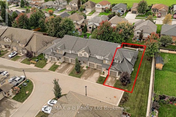 Aerial view of a townhouse complex with one unit highlighted. - 9 - 175 Ingersoll Street N, Ingersoll