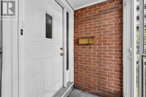 9 - 237 Steel Street, Barrie, ON L4M2H1 Photo 5